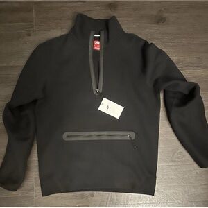 Size M - Nike Sportswear Tech Fleece 1/2 Zip Sweatshirt FB7998-010 Medium $135
